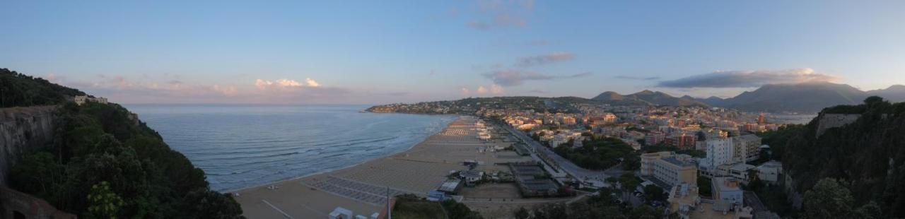 B&B I 100 Passi Gaeta Zewnętrze zdjęcie